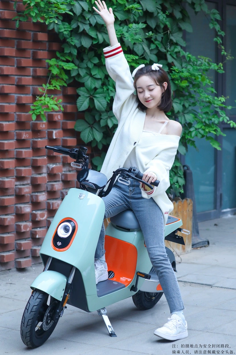 Electric Scooter 400W Lithium Battery MID Absorb APP Inno7