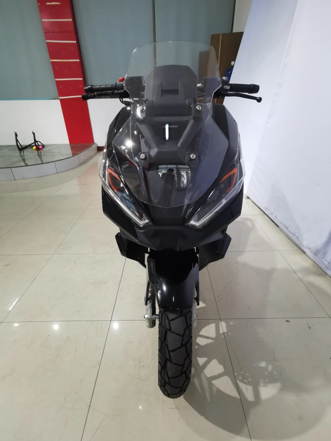 Geely Ming 150cc Water-Cooled Efi Gas Scooter Adv